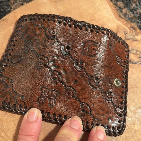 Vintage Tooled Key Holder - Picture 5 of 5